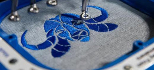 Comment choisir entre la Sérigraphie et la Broderie ? - Indigo Print