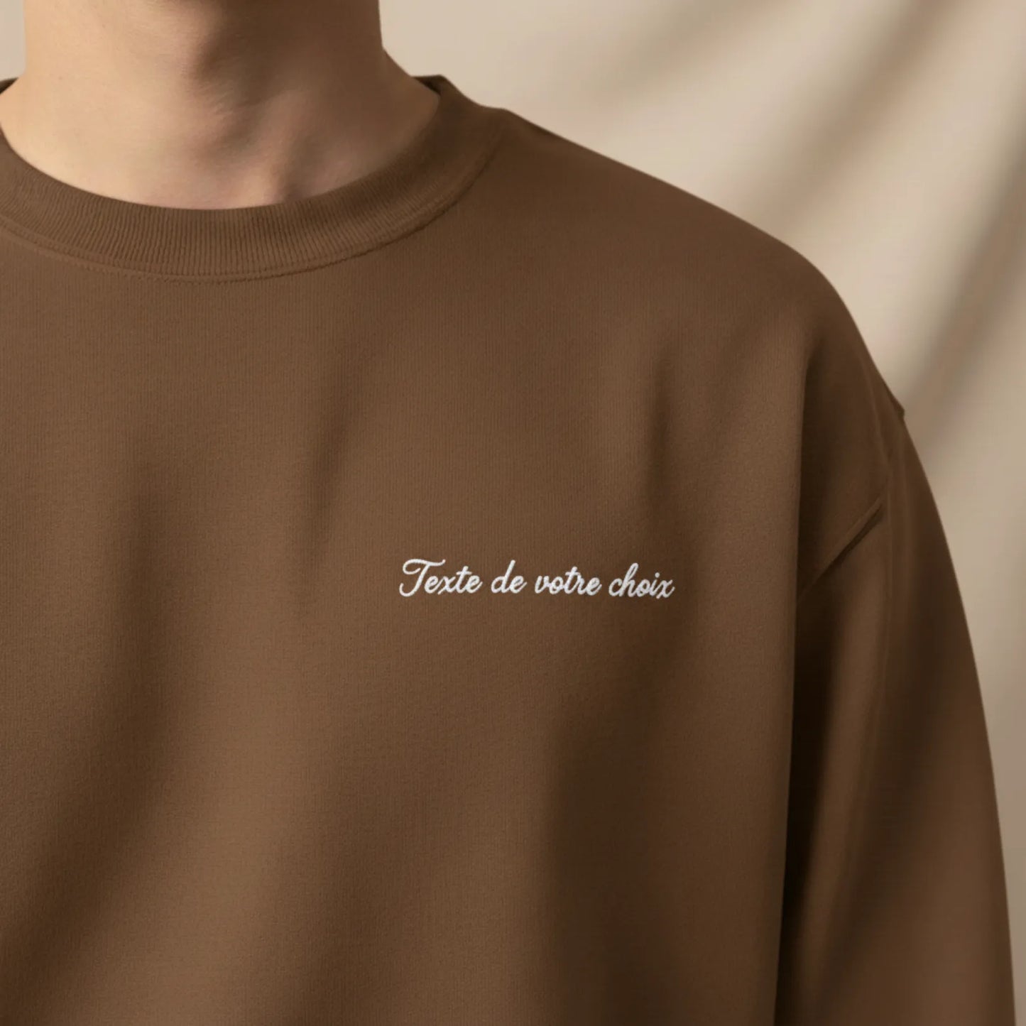 Sweatshirt avec inscription brodée