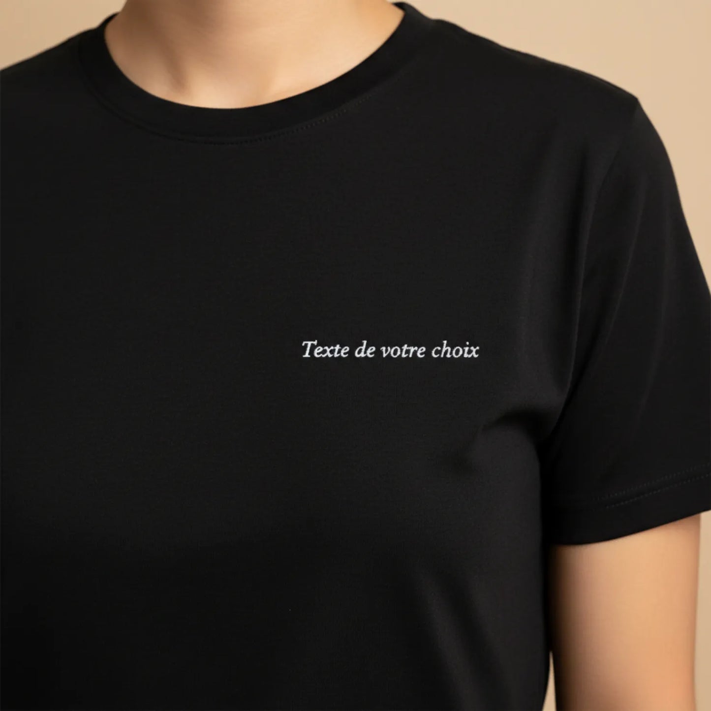 T-shirt avec inscription brodée