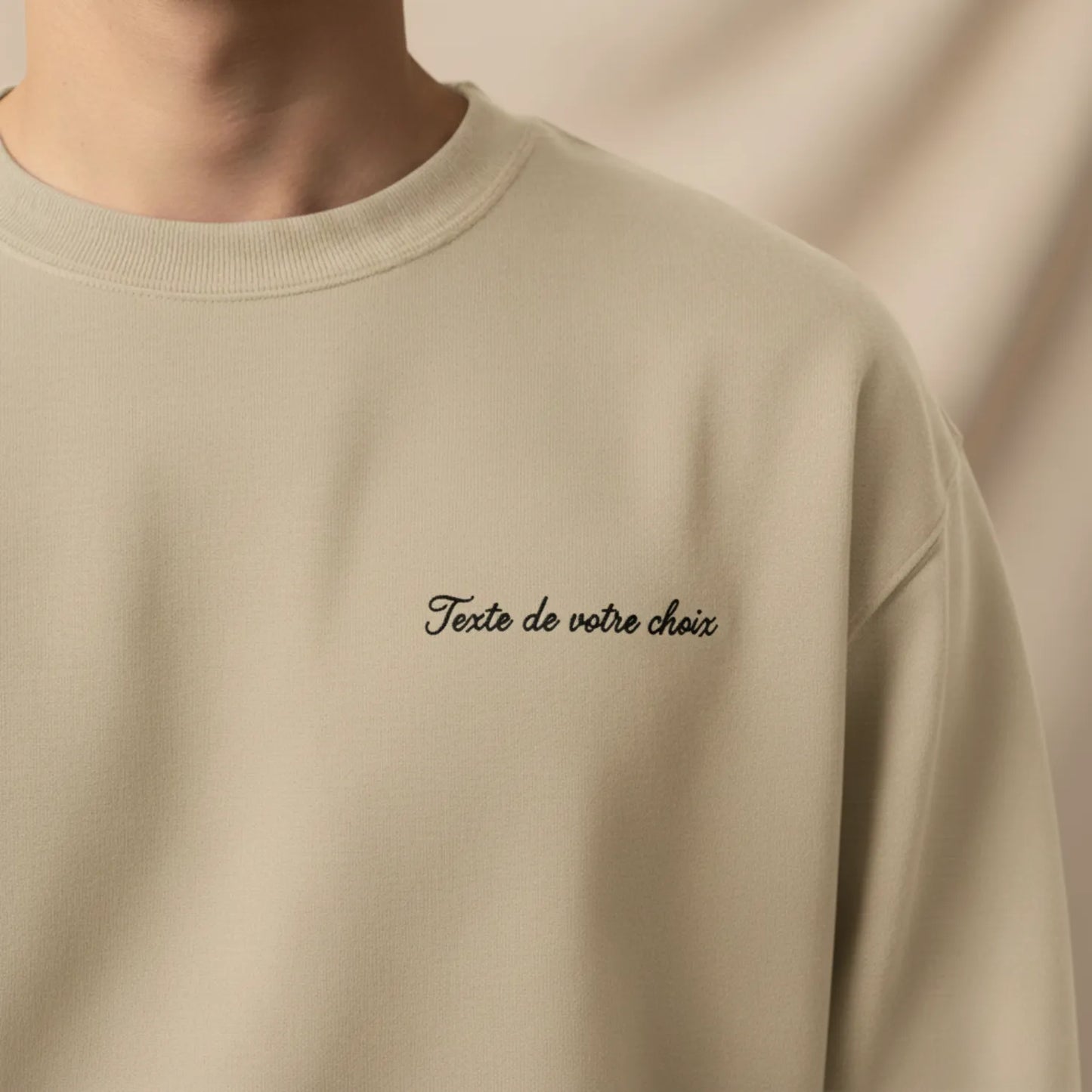 Sweatshirt avec inscription brodée