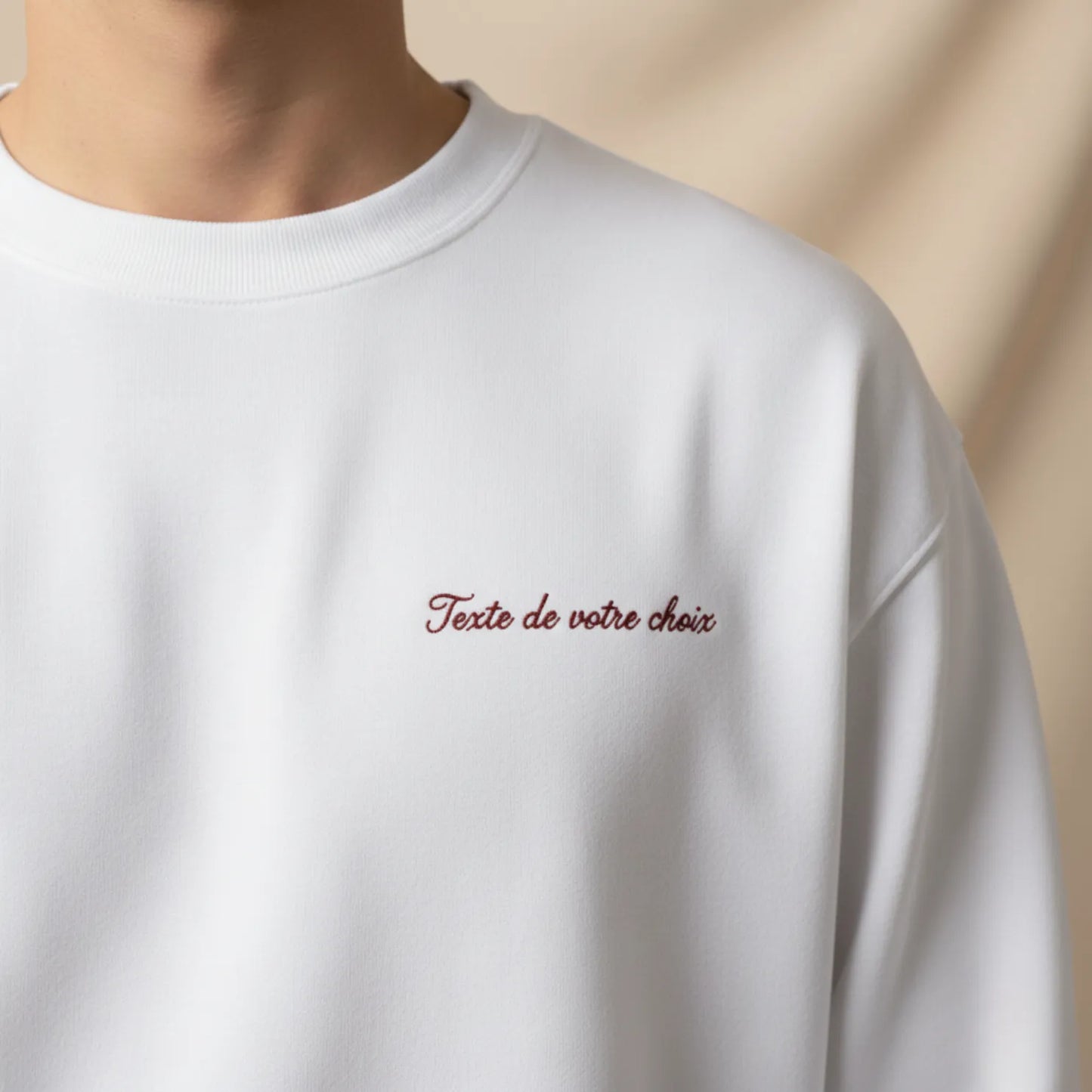 Sweatshirt avec inscription brodée