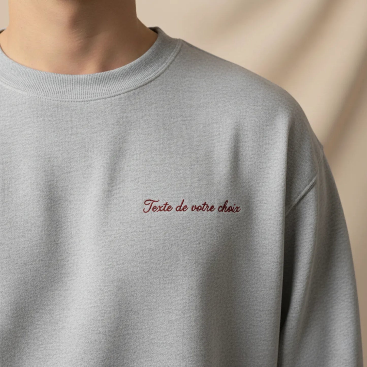Sweatshirt avec inscription brodée