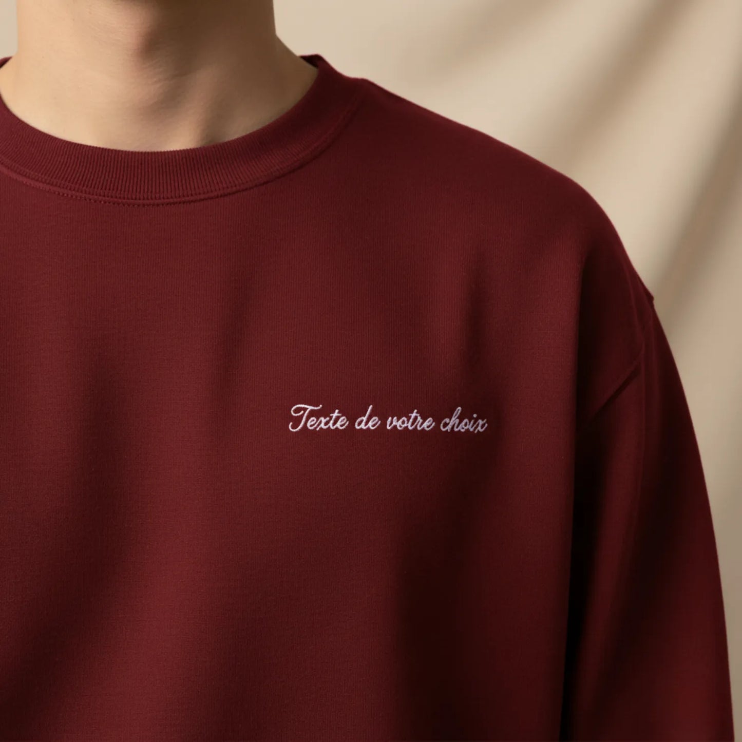 Sweatshirt avec inscription brodée